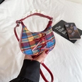 Mini bolso de media luna a cuadros con lazos rojos y detalle de encaje en el asa - Cuadros Azules