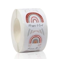 Primer plano de pegatinas arcoíris Happy Mail en rol para envíos y empaquetado - Pegatinas (500 Pegatinas/rollo) * 38 Cm
