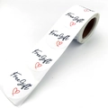 Gros plan d'un rouleau d'autocollants ronds blancs avec texte Free Gift et cœur rouge - Blanc * 15 Pouce - 38 Cm