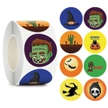 Rouleau d'autocollants Halloween avec dessins de sorcière, chat citrouille et crâne sur blanc - Grand Style / Coloré