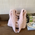 Sac fourre-tout rose en peluche avec écusson en cuir et fermeture par cordon - Rose