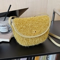 Stilvolle gelbe Plüsch-Satteltasche mit goldenem Drehverschluss und Kunstlederriemen - Gelb