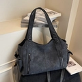 Grande borsa tote retrò in morbida pelle grigio scuro con due tasche anteriori a zip - Nero
