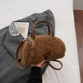 Braune Plüschtasche aus Lammfell-Imitat mit Ledergriffen und Fashion Bag Etikett - Kaffee ohne Anhänger