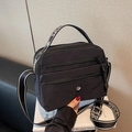 Borsa a tracolla nera minimalista di grande capacità con tracolla a lettere e zip - Nero