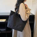 Bolso tote grande de lona negra para mujer con correas anchas y bolsillos laterales - Negro