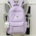 Detailansicht lila Stepprucksack mit Rautenmuster und süßem Katzen-Plüsch-Anhänger - Mit Katzenanhänger / Lila