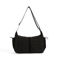 Detalle de bolso tote de nailon negro con bolsillos frontales y cordones en los laterales - Negro