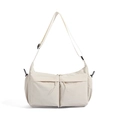 Detalle del bolso bandolera de nailon blanco roto con bolsillos y correa ajustable - Blanco