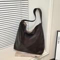 Bolso tote hobo grande marrón oscuro con textura mate y correa ancha de estilo retro - ébano