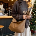Brown vintage tote bag with bear charm and adjustable shoulder strap for winter - With Charm / Brown