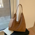 Große braune Vintage-Einkaufstasche aus mattem Leder mit passender kleiner Zubehörtasche - Braun