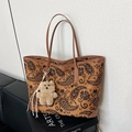 Braune Shopper Tasche mit Paisley-Muster und niedlichem Plüschbären-Anhänger - Mit Anhänger / Braun