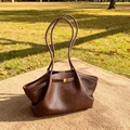 Borsa tote classica in pelle marrone scuro con elegante serratura rettangolare dorata - Marrone
