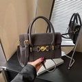 Bolso bandolera retro gris oscuro con cierre de corazón dorado y correa ajustable - Marrón