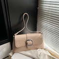 Elegante borsa a tracolla baguette beige in finta pelle con fibbia quadrata argento - Cachi