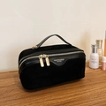 Bolso neceser negro de gamuza con ribete de cuero y cremallera dorada elegante - Negro