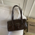 Vintage Achseltasche aus dunkelbraunem Leder mit Metallschnalle und rechteckiger Klappe - Braun