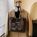 Borsa tote marrone scuro con illustrazione di gatto e tracolla in catena metallica - Senza Ciondolo / Caffè scuro