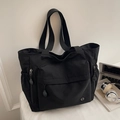 Bolso tote de nailon negro con múltiples bolsillos y correas anchas para el día - Negro
