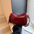 Borsa Boston bordeaux in ecopelle testurizzata con tracolla in tessuto intrecciato - Rosso