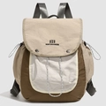 Detailansicht eines leichten Wanderrucksacks mit Patchwork-Design in Erdtönen - Hellbeige