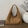 Borsa tote in ecopelle scamosciata marrone caramello con cucitura centrale e spaziosa - Giallo