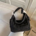 Sac bandoulière en denim noir vintage avec poches à rabat et détails en métal argenté - Noir