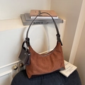 Retro Schultertasche aus braunem Wildleder mit dunklem Lederbesatz und Mini-Tasche - Braun