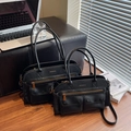 Set borsa tote e tracolla in pelle nera con finitura opaca e dettagli in bronzo - Grande / Nero