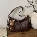 Borsa a tracolla retrò marrone scuro con un simpatico ciondolo a forma di coniglio - Caffè (Con Ciondolo)