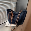 Borsa tote in denim blu scuro con manico in corda arancione e dettaglio nodo - Blu scuro