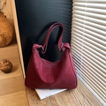 Borsa a spalla retrò in pelle bordeaux a forma di mezzaluna con tracolla larga da donna - senza ciondolo / Rosso