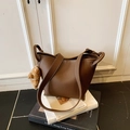 Secchiello vintage in pelle martellata marrone scuro con ciondolo a forma di orso - Marrone con ciondolo