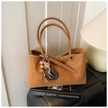 Braune Vintage-Tote-Bag aus Kunstleder mit Leoparden-Herz-Anhänger und flauschigem Bommel - Mit Anhänger / Braun