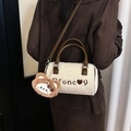 Borsa a cilindro in peluche beige con manici in pelle marrone e ciondolo a orsetto - Con Ciondolo / Bianco Sporco