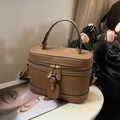 Sac seau vintage marron en cuir gaufré avec double fermeture éclair et coutures blanches - Marron