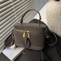Sac seau marron foncé rétro avec base embossée croco et surpiqûres blanches - Marron