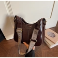 Borsa a secchiello retrò marrone scuro con ampia tracolla in tessuto colorato e stile chic - caffè