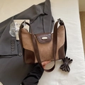 Brown patchwork suede dumpling bag with adjustable shoulder strap and metal logo - No Charm Style / Khaki