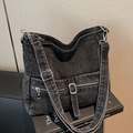 Sac cabas en jean noir rétro avec poches zippées et bandoulière large ajustable - Noir