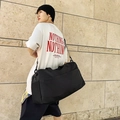 Borsa da viaggio e fitness nera di grande capacità con tracolla regolabile e rete laterale - Nero