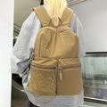 Mochila minimalista de nailon amarillo jengibre con dos bolsillos con cremallera - Caqui