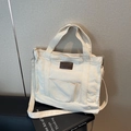 Bolso tote de lona crema versátil con etiqueta de cuero y correa de hombro ajustable - Blanco Roto