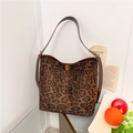 Retro Leopardenmuster Wildleder Eimertasche mit Goldschnalle und Lederriemen - Leopardenbraun