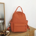 Zaino minimalista in nylon arancione brillante con portachiavi a gatto su mobile - Arancione Con Ciondolo