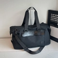 Schwarze Reisetasche mit großem Fassungsvermögen, Lederbesatz und verstellbarem Gurt - Schwarz