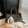 Sac fourre-tout vert olive en similicuir avec boucle et breloque lapin en peluche - Avec Pendentif / Vert
