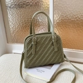 Bolso cuadrado trenzado verde oliva con asas dobles y correa de hombro ajustable - Verde