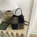 Bolso cubo retro con cuero patchwork negro y marrón oscuro y costuras en contraste - Verde Oscuro